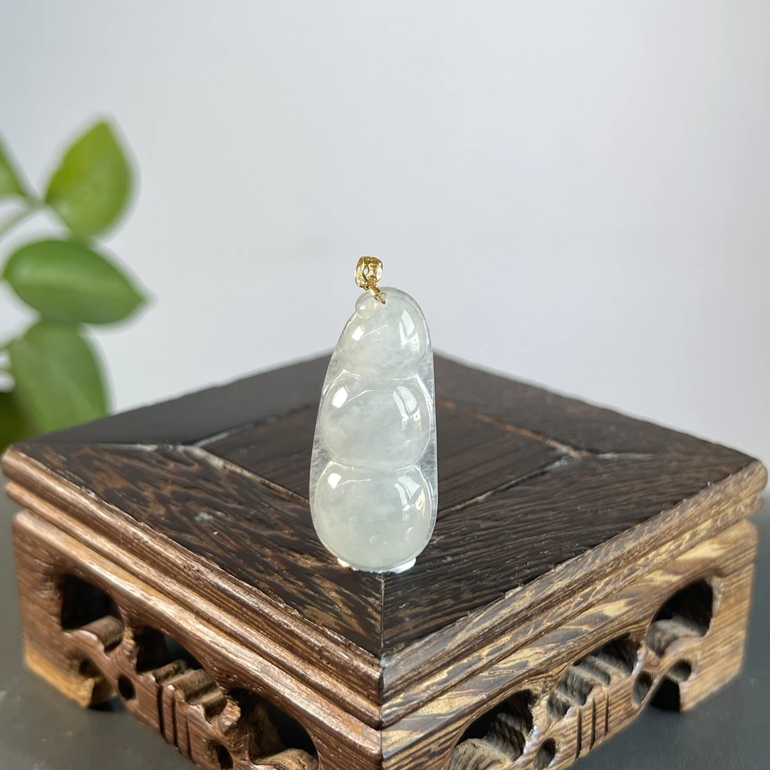 JTW09-012 天然缅甸A货翡翠  18K扣福豆