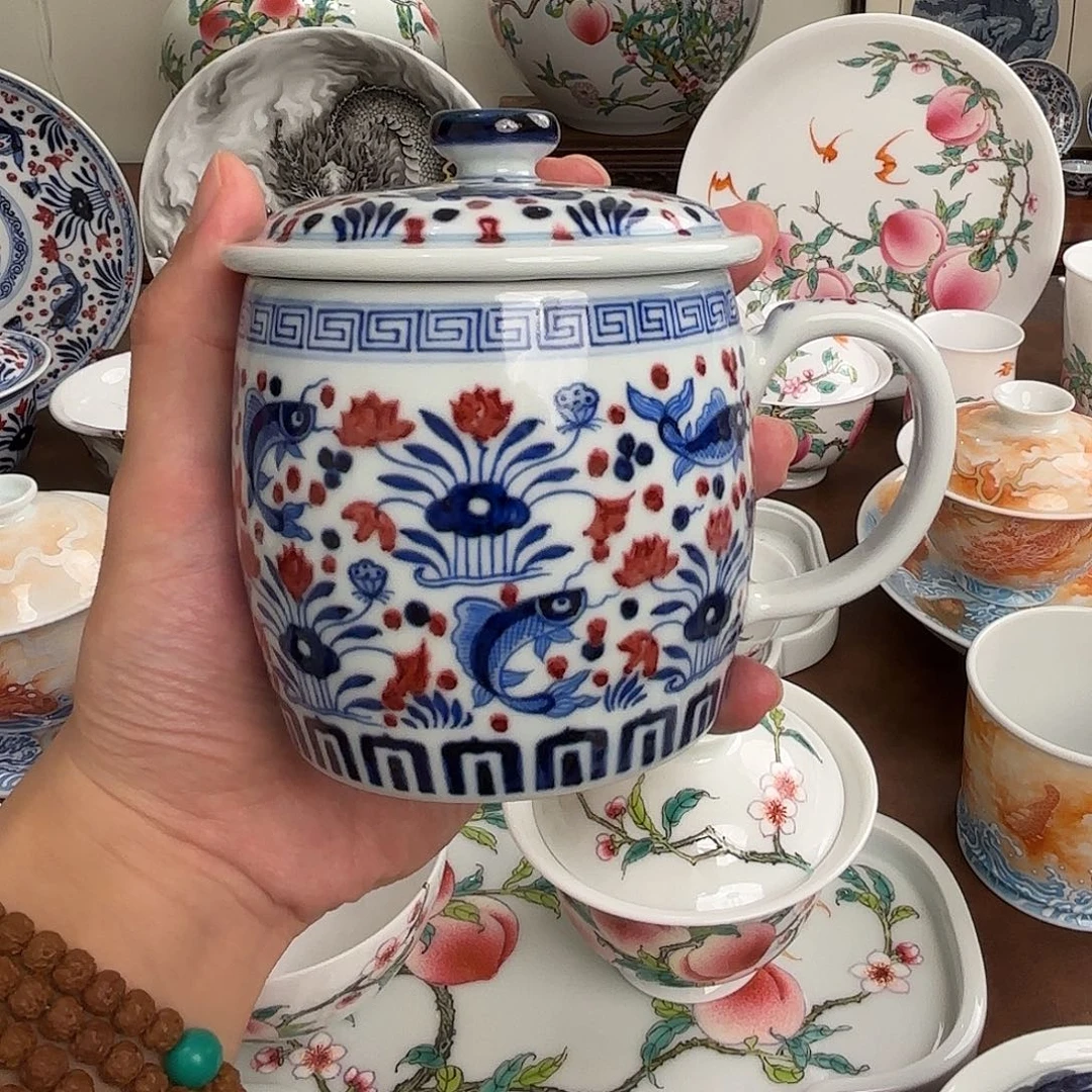 青花釉里红鱼藻纹办公杯