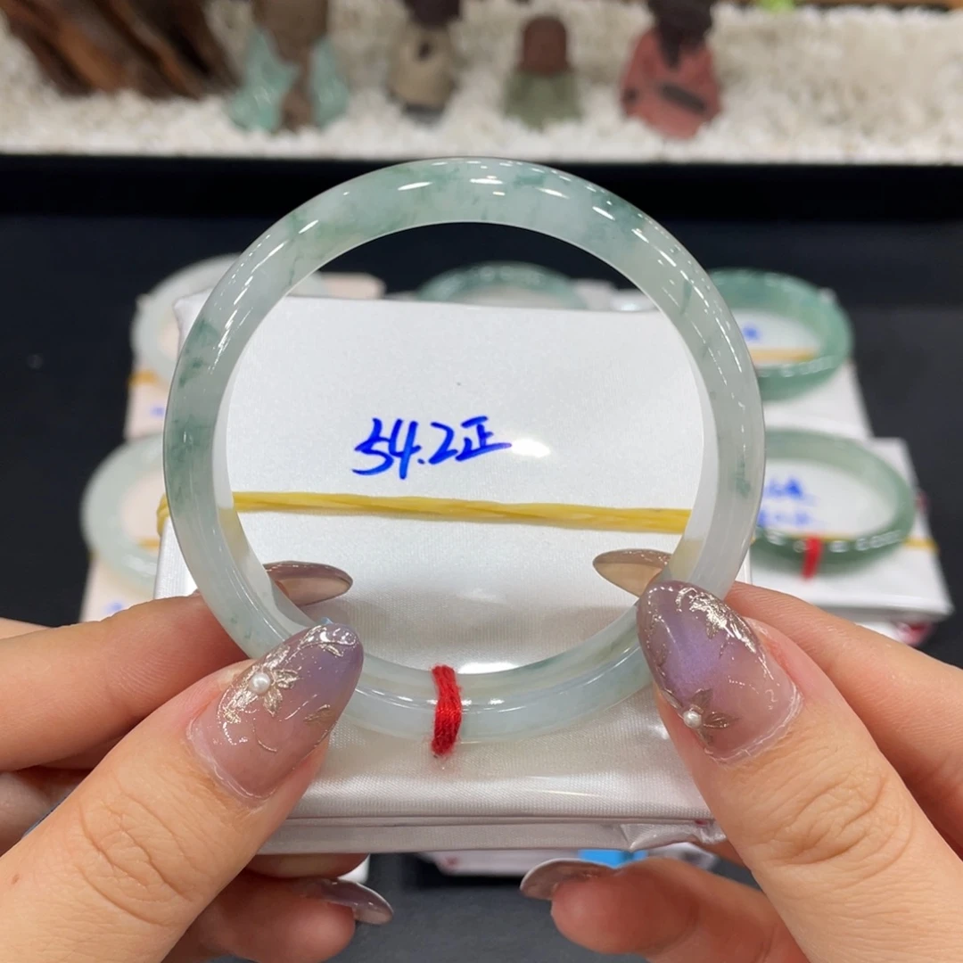 翡翠手镯未镶嵌缅甸天然翡翠手镯