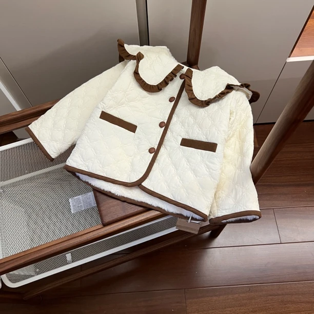 【编号P58】L8210-12-儿童花边娃娃领棉服-TXT