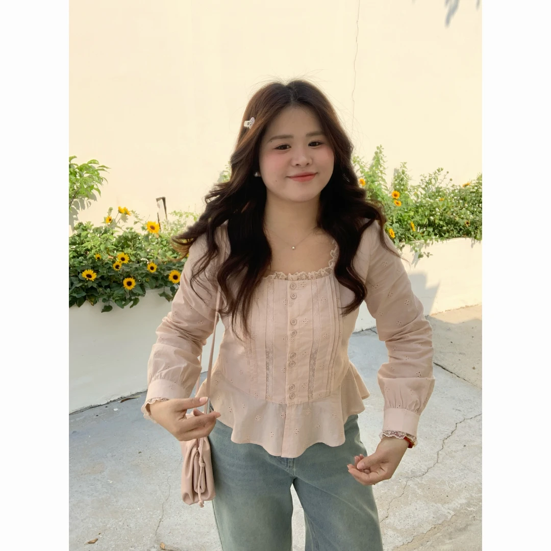 【软心蜜桃】大头婷丫丫微胖定制春季圆领花边镂空绣花衬衫长袖上衣