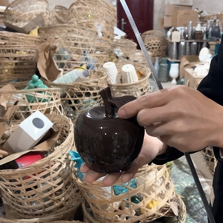 瓶高度13厘米宽度11厘米微瑕捡漏针眼