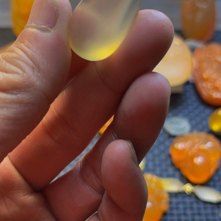 粒***》石英质玉未镶嵌旦面