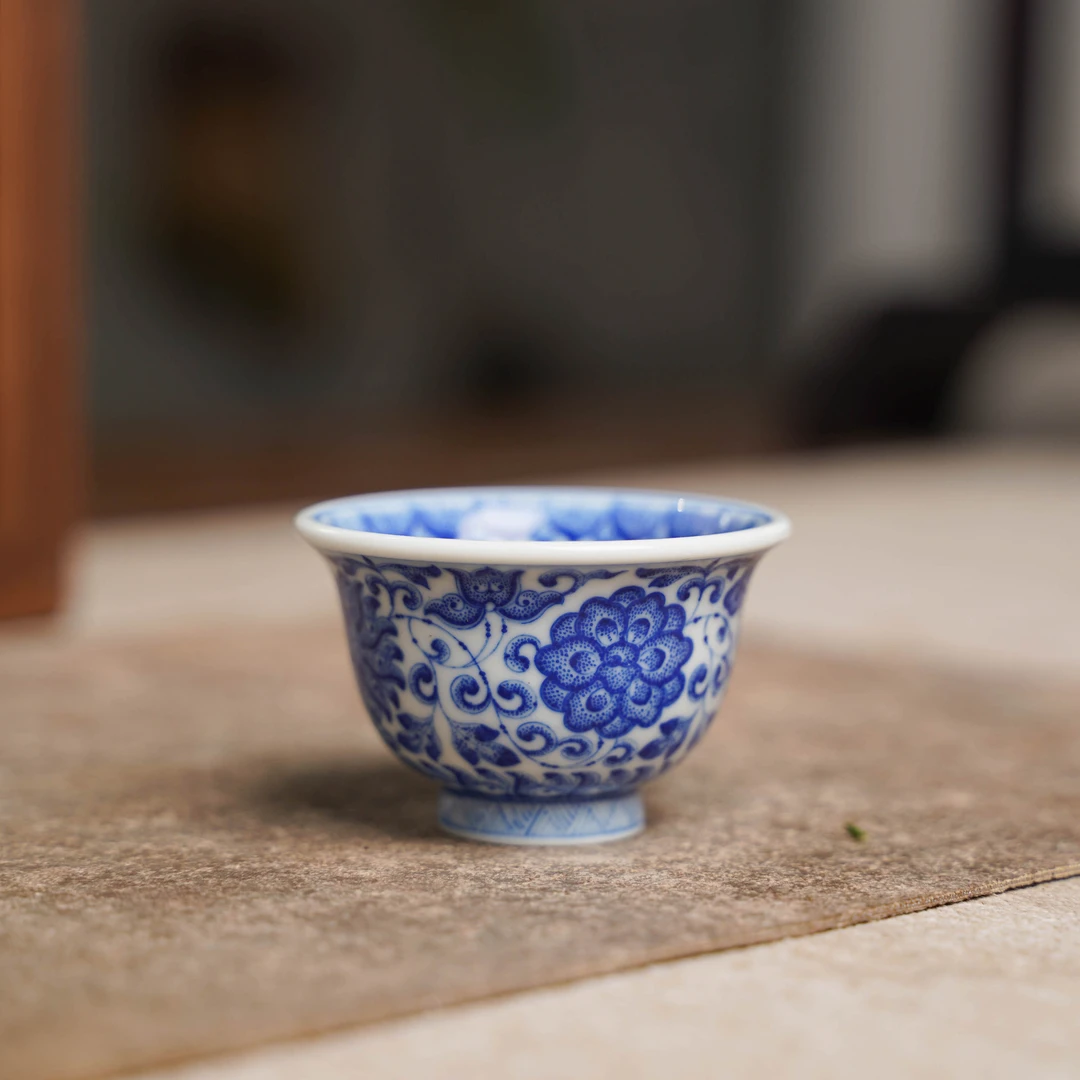 全点工缠枝莲纹釉下青花小压手景德镇高颜值迷你压手杯单杯