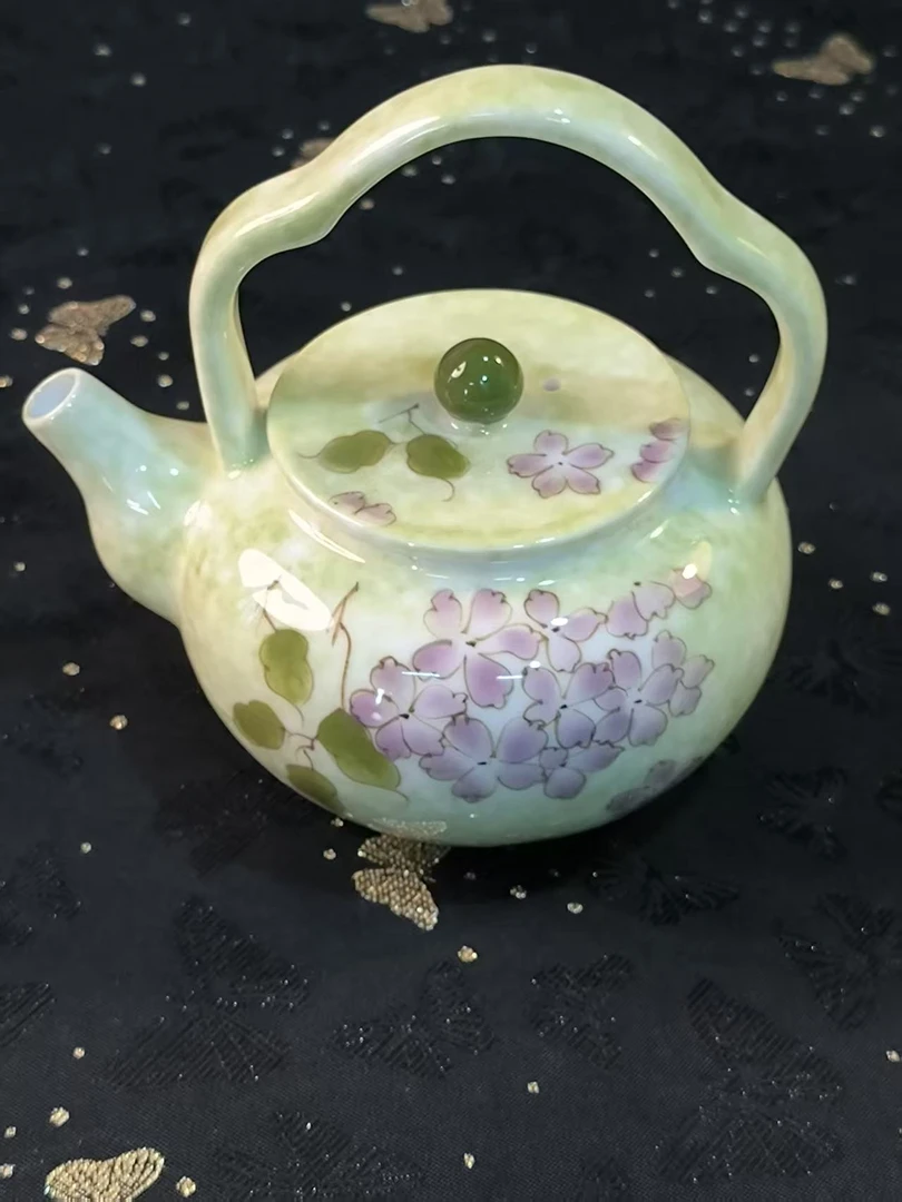 绣球花图案提梁壶