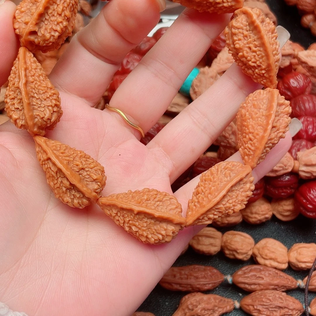 文玩核桃吊坠麒麟