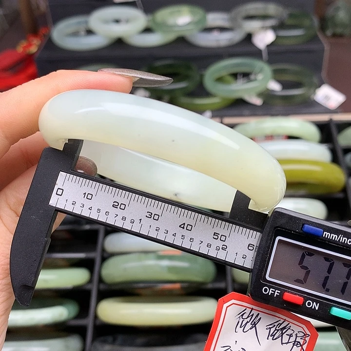 蛇纹石玉手镯未镶嵌566