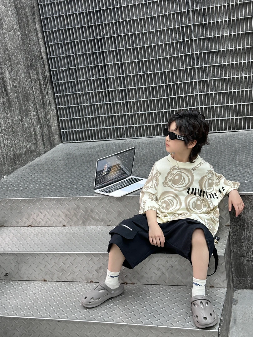 505450  咖色小熊 韩版男童女童舒适时尚洋气百搭字母印花短袖