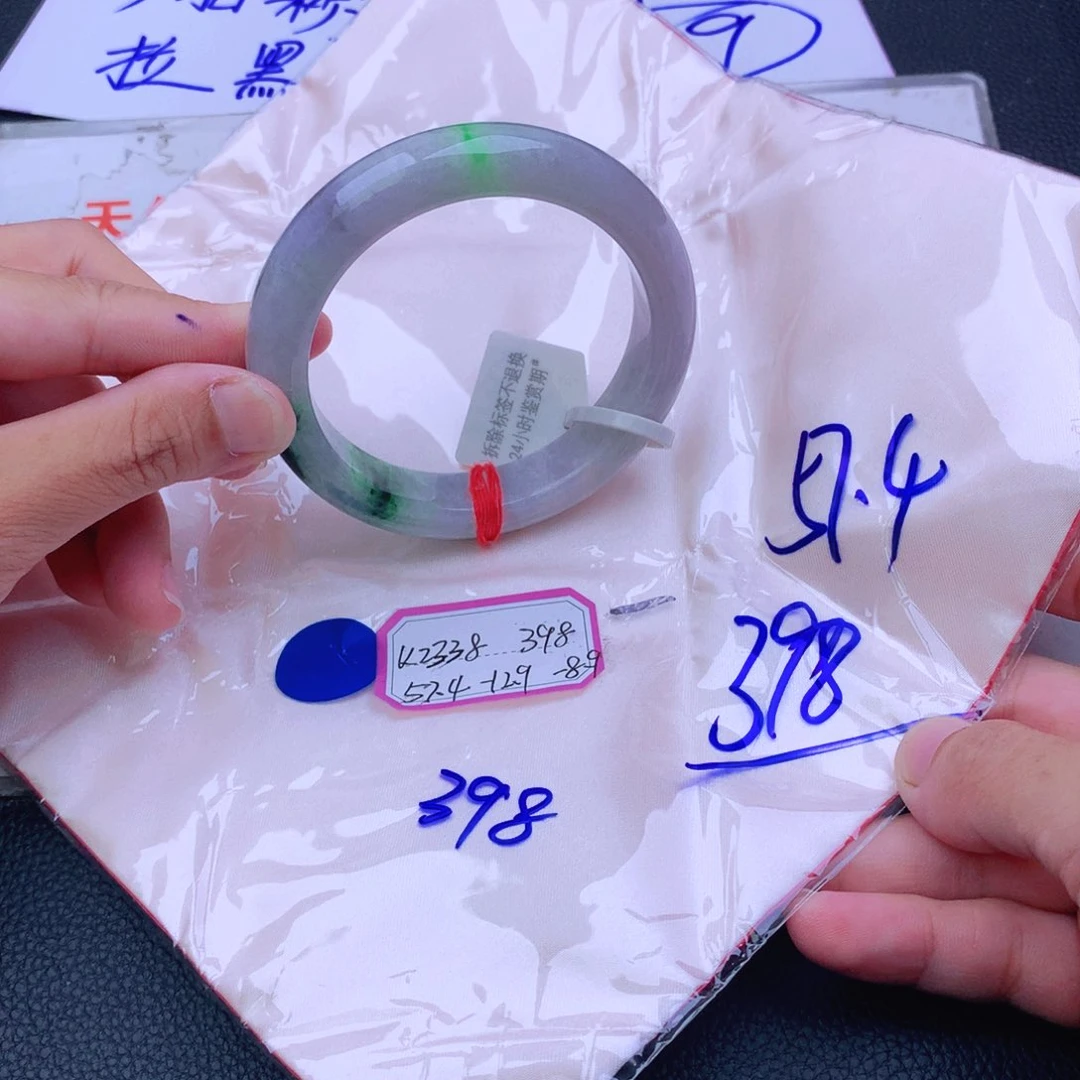 翡翠手镯未镶嵌我