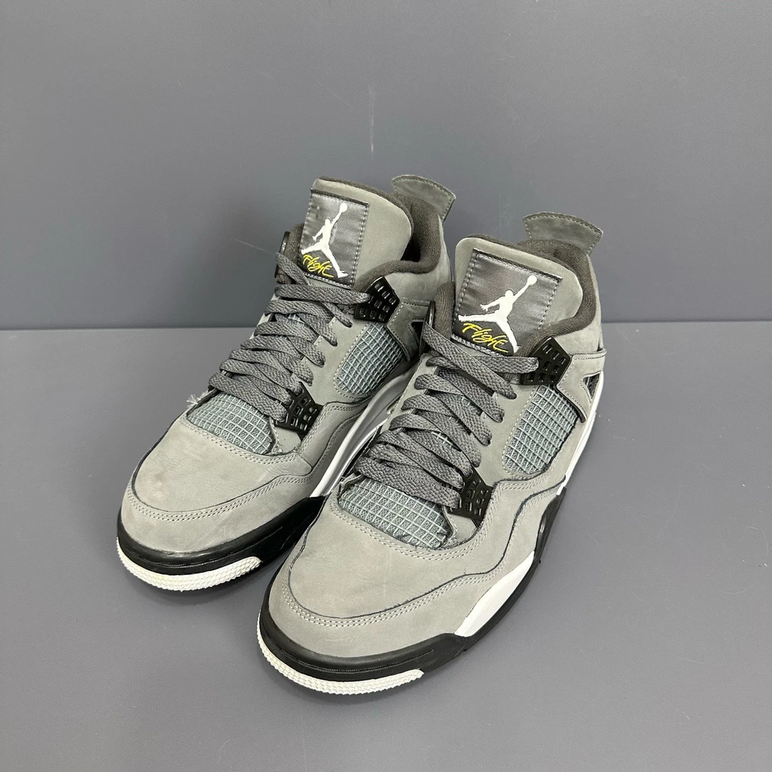 95新 NIKE/耐克 95新 42.5码 aj4酷灰 休闲鞋 橙色可以