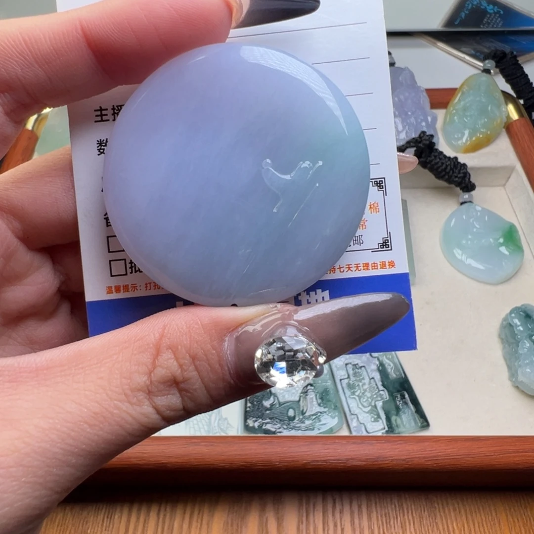 轻***上翡翠未镶嵌颈饰缅甸翡翠