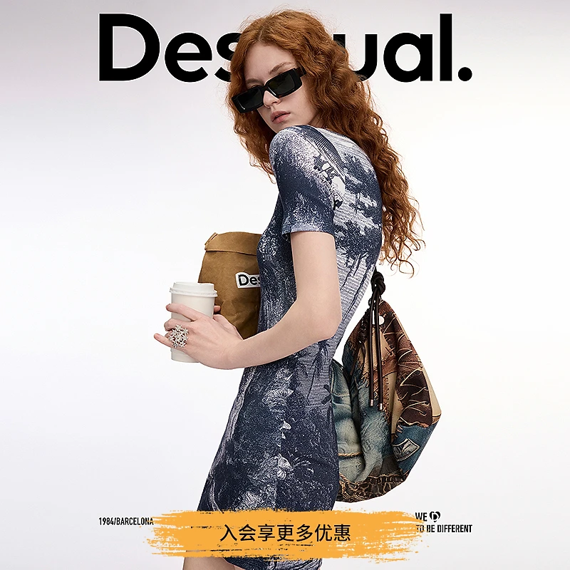 Desigual【Lacroix设计师联名】弹力坑条抽象印花大圆领短袖连衣裙