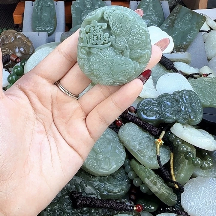 颈饰未镶嵌和田玉