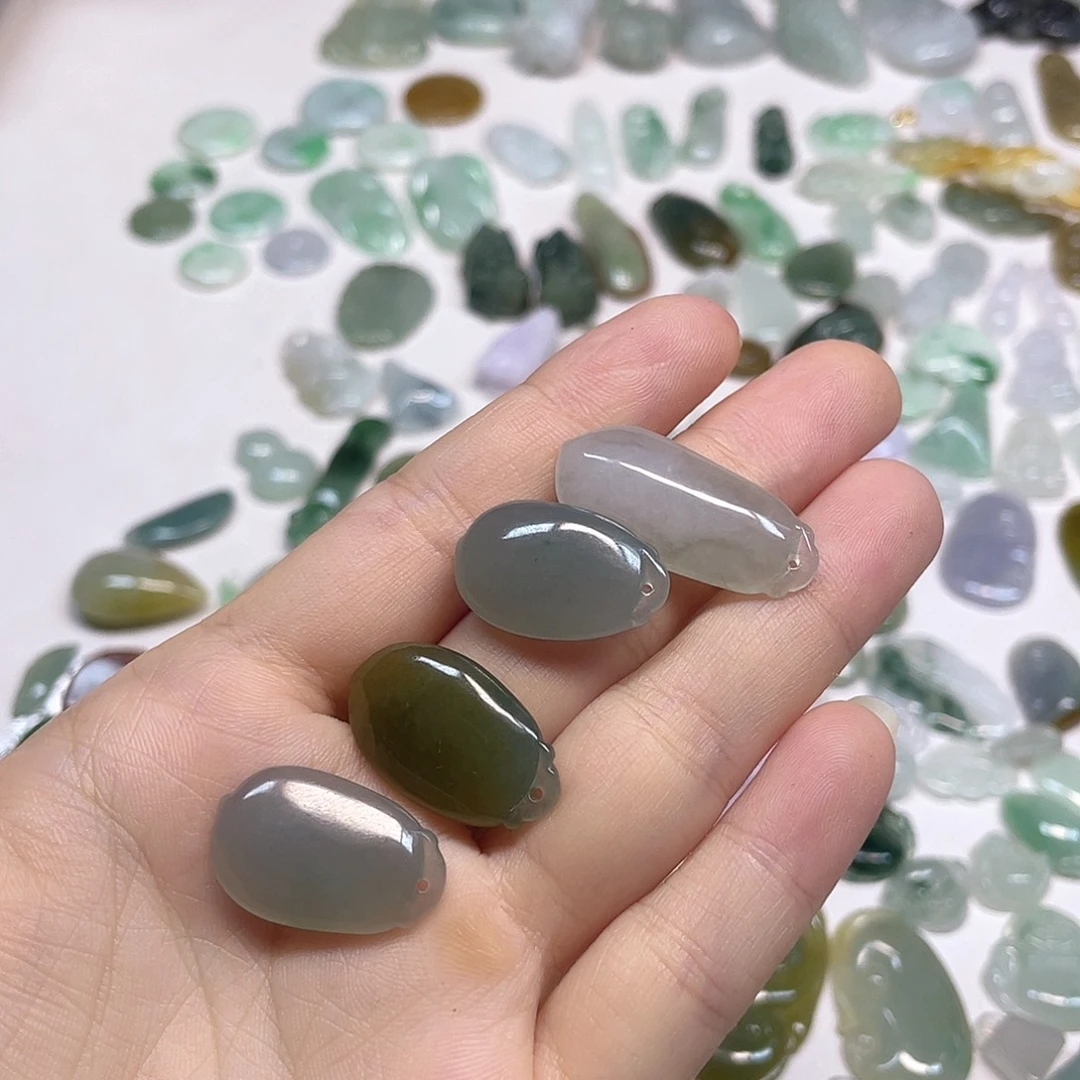 未镶嵌定制翡翠笑**湖翡翠