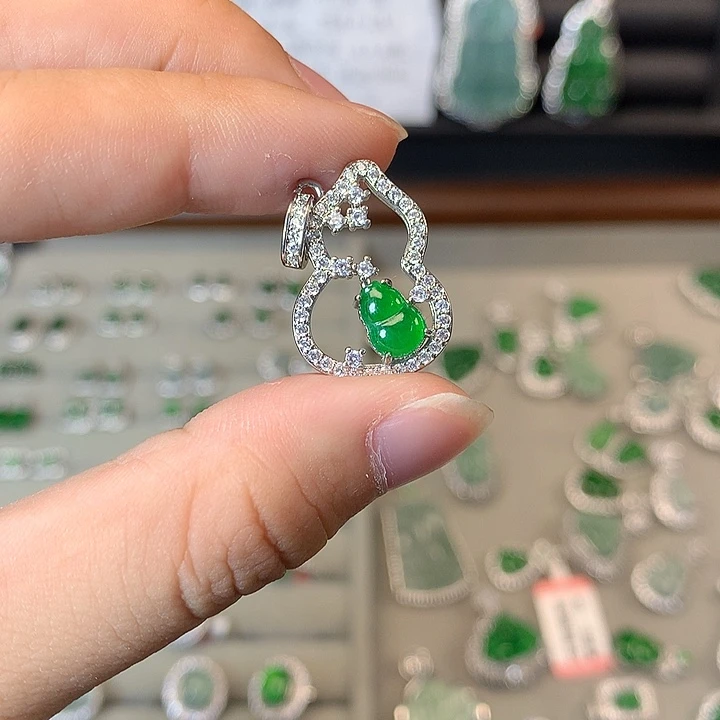 翡翠未镶嵌颈饰吊坠