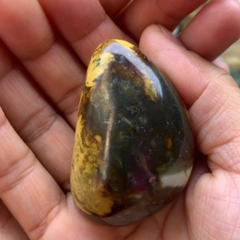 【闪购商品】未镶嵌岫岩河磨玉（透闪石质玉）把件