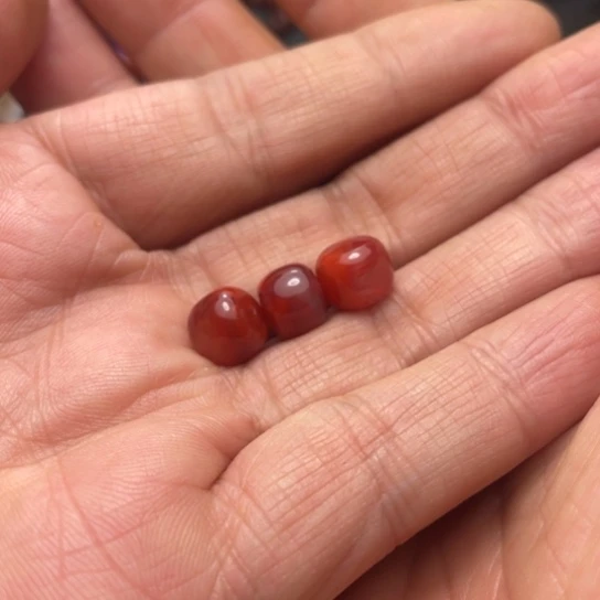 南红玛瑙未镶嵌手串9发一个