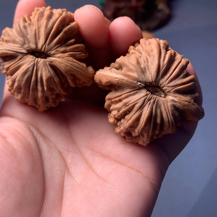 大***甲文玩核桃吊坠楼子