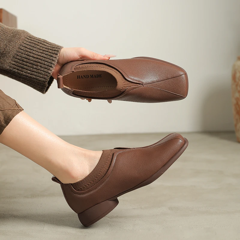 A56棕色2025春季新款真皮方头休闲中跟单鞋妈妈鞋复古软底平底鞋