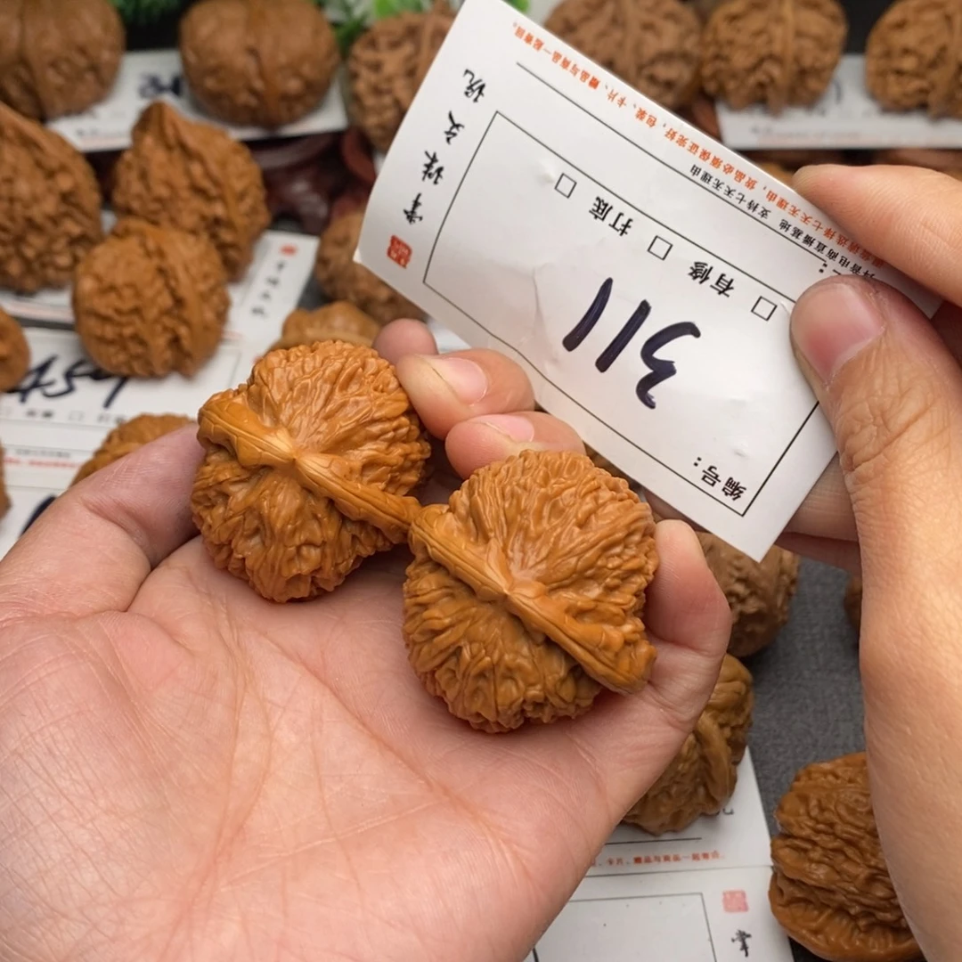 文玩核桃吊坠39白狮子311