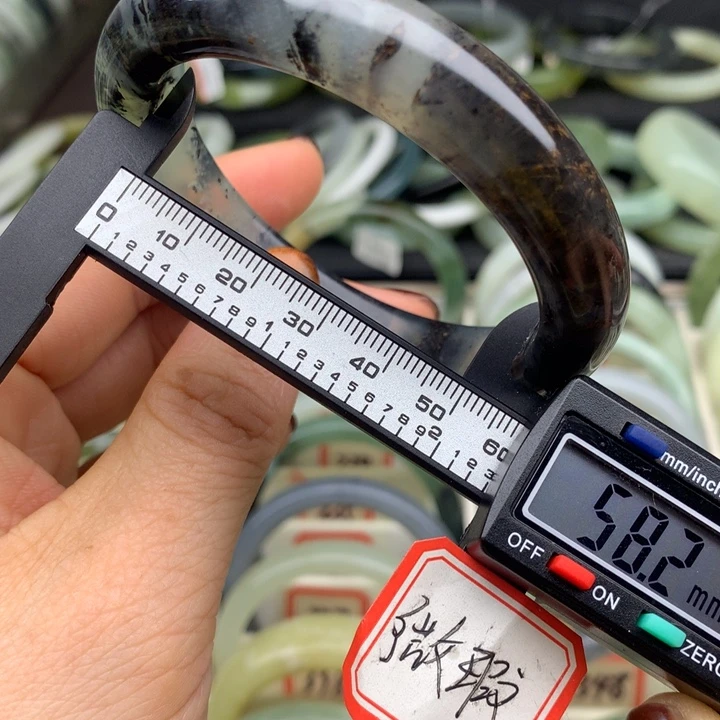蛇纹石玉未镶嵌手镯332