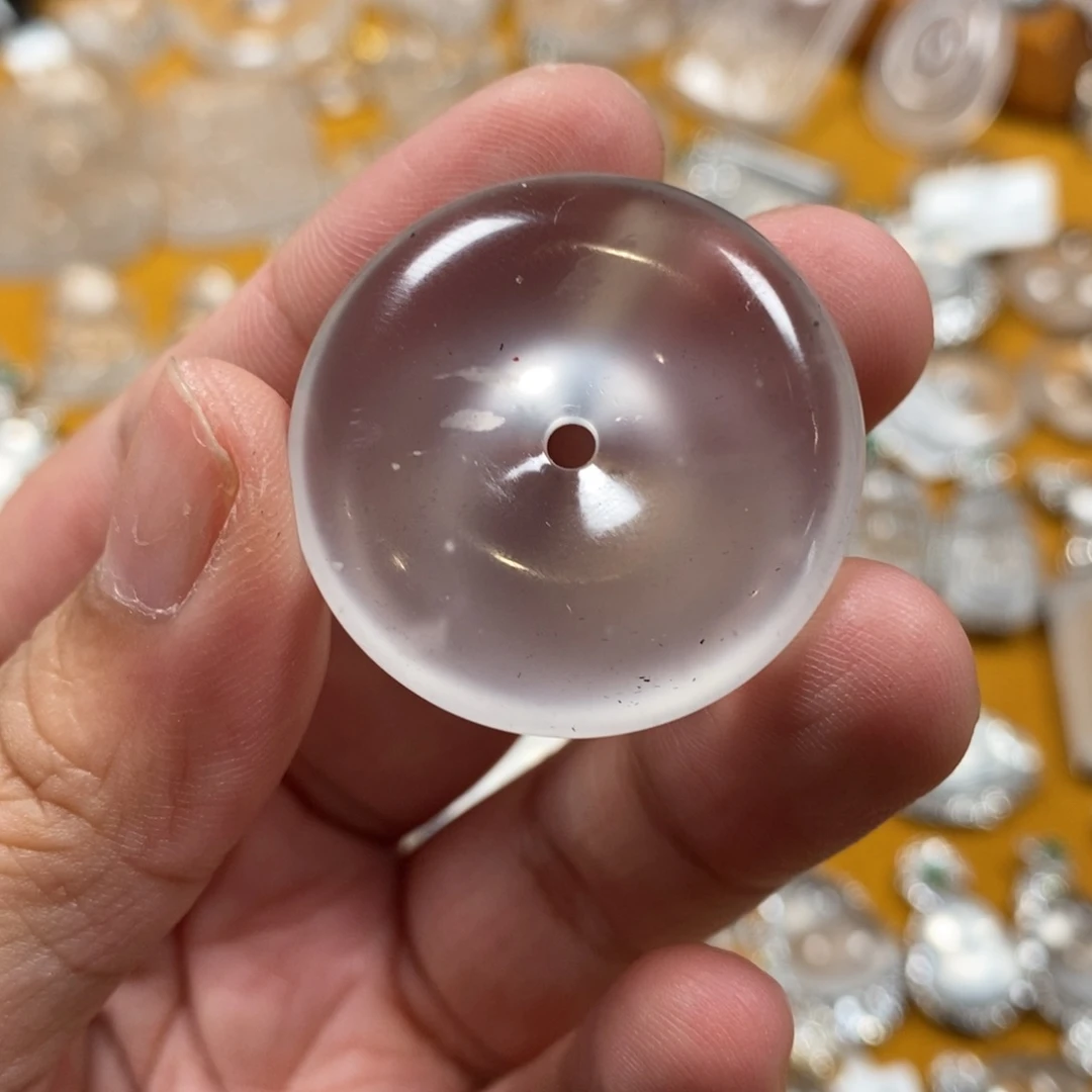 石英质玉未镶嵌颈饰扣子带飘花