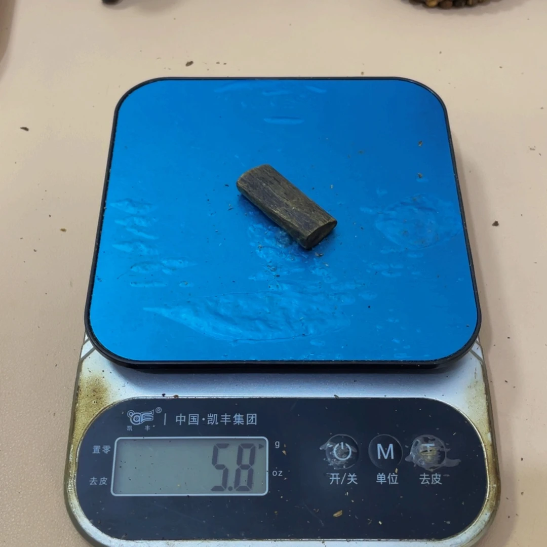 沉香木摆件知****？绿棋沉水素牌5.8克