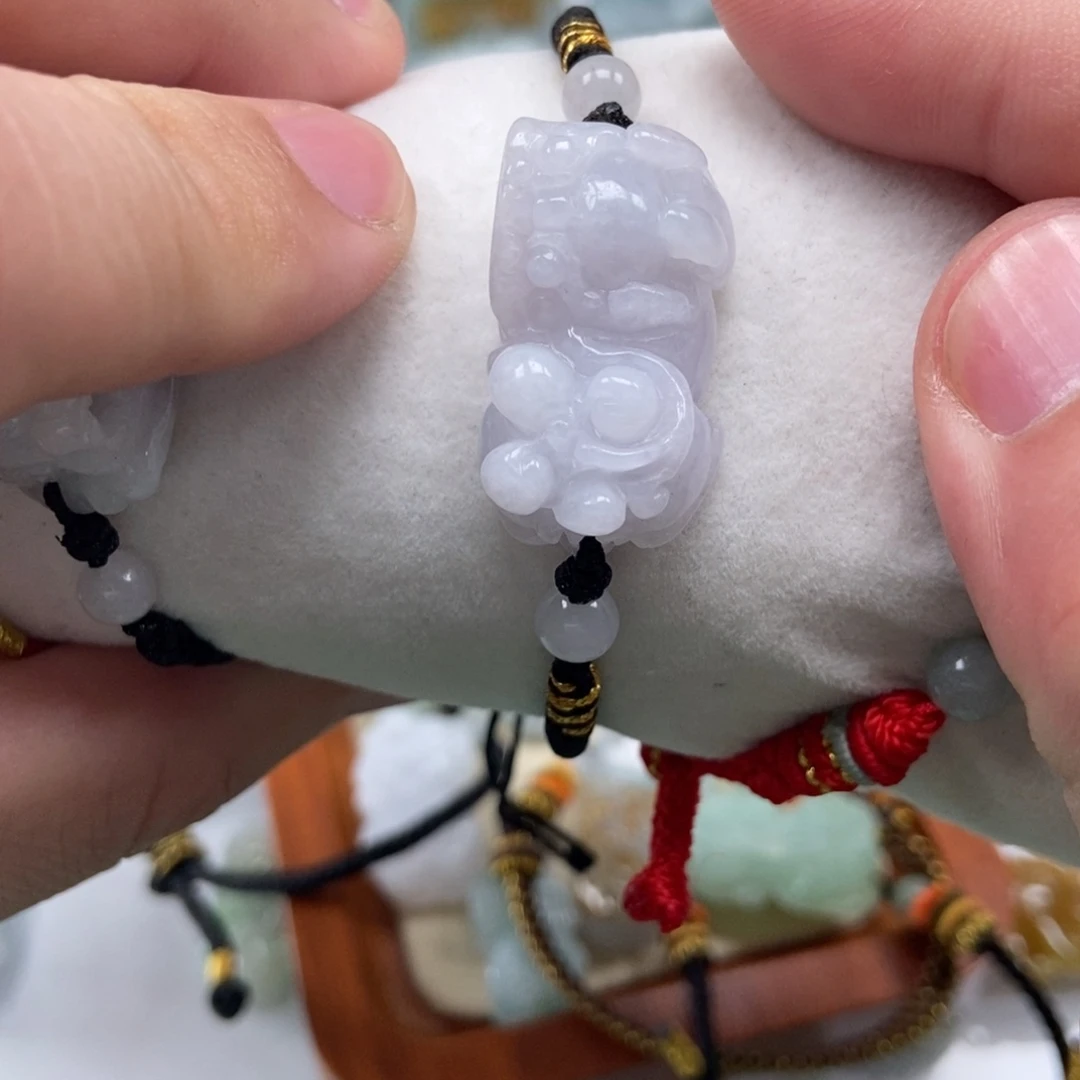 翡翠未镶嵌颈饰霸王