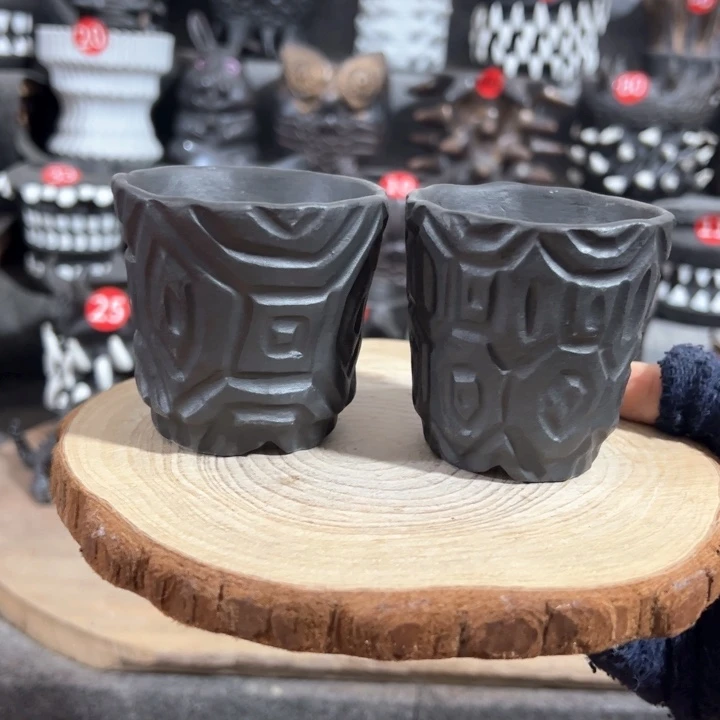 紫砂花盆手捏手刻盆2个，内口6-6.5外高7