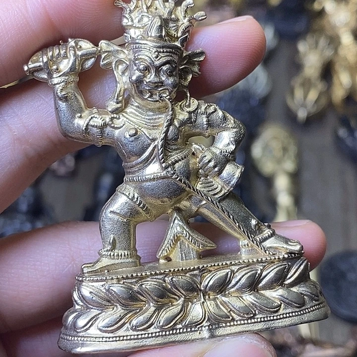青铜豪华版催迫金刚有小痘痘