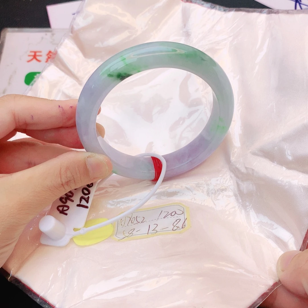 翡翠手镯未镶嵌翡翠