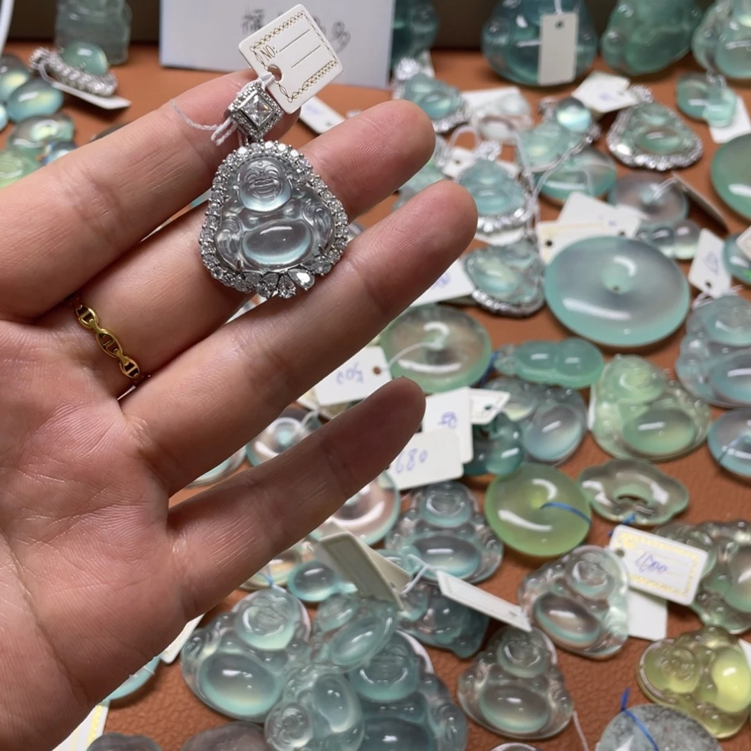 相***生蛇纹石玉未镶嵌颈饰