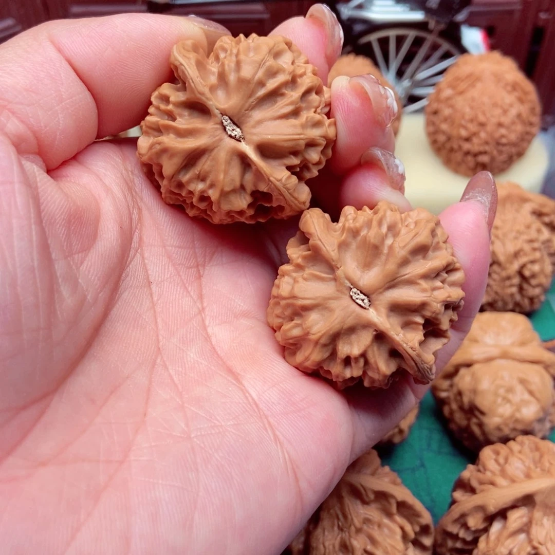 文玩核桃吊坠龙鳞全38