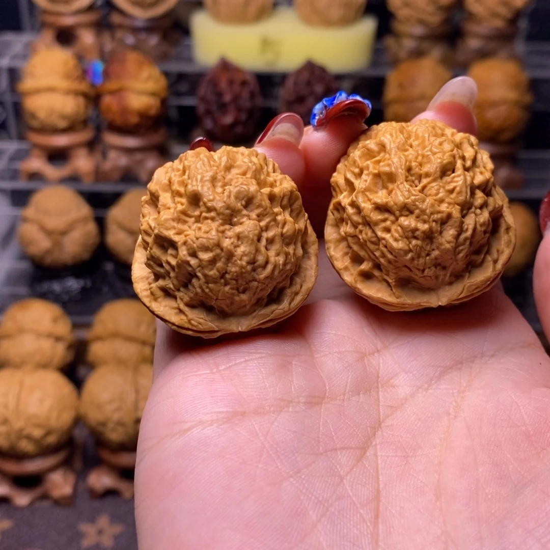 文玩核桃把件Z52麒麟纹绣球36尺