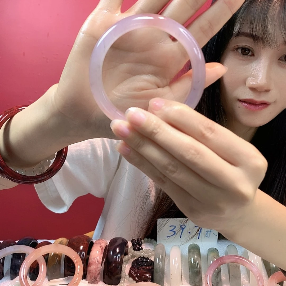 桂林鸡血玉………………