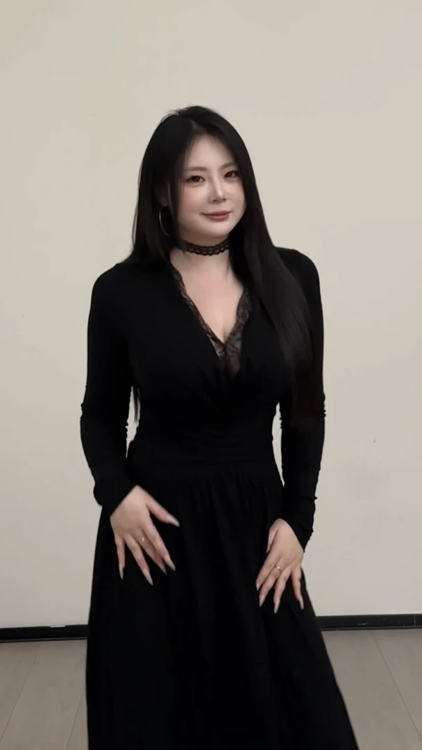 【大小姐】“韩漫女主”秋季法式性感长袖修身蕾丝V领纯欲收腰连衣裙
