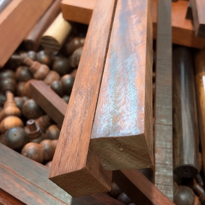 用****4缎光紫檀的长方棍