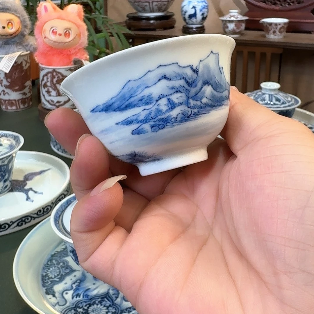 青花独钓寒江品茗杯
