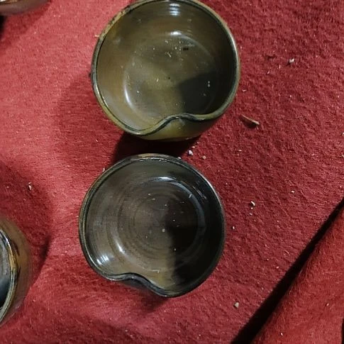 瓷片瓷器摆件，瓷片，沙锅，均有点瑕疵。