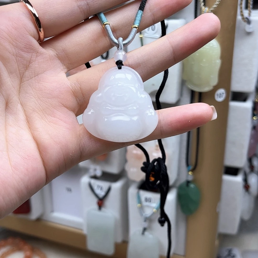 颈饰未镶嵌石英质玉