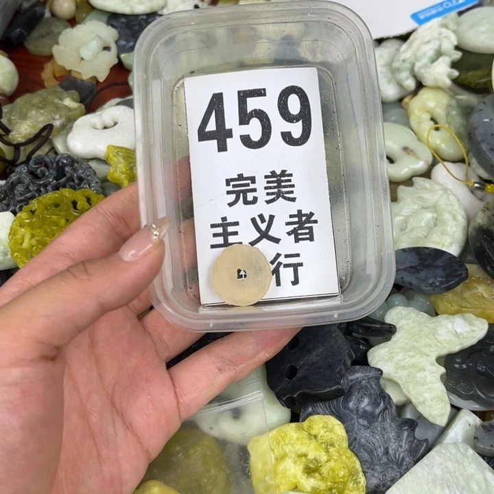蛇纹石玉足银镀金镶嵌颈饰