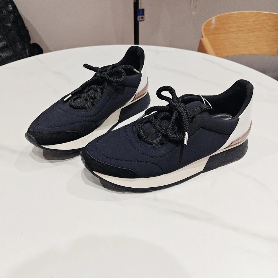 95新 Hermes/爱马仕 黑白拼色 运动鞋 37码 少个鞋垫