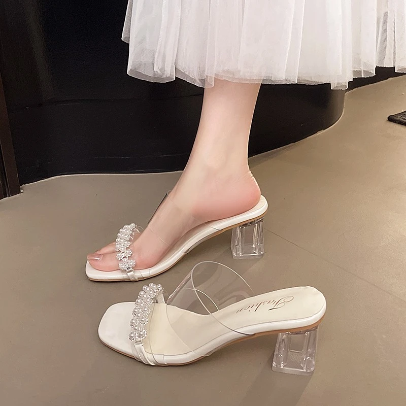 法式粗跟凉拖鞋女夏外穿2025新款仙女风珍珠一字带透明水晶高跟鞋