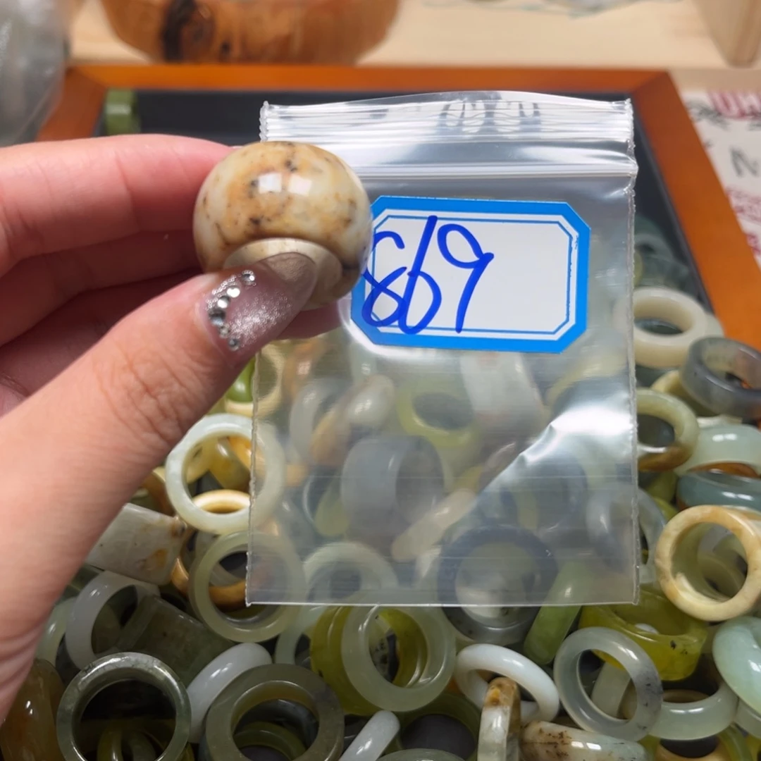 蛇纹石玉未镶嵌珠宝奇石