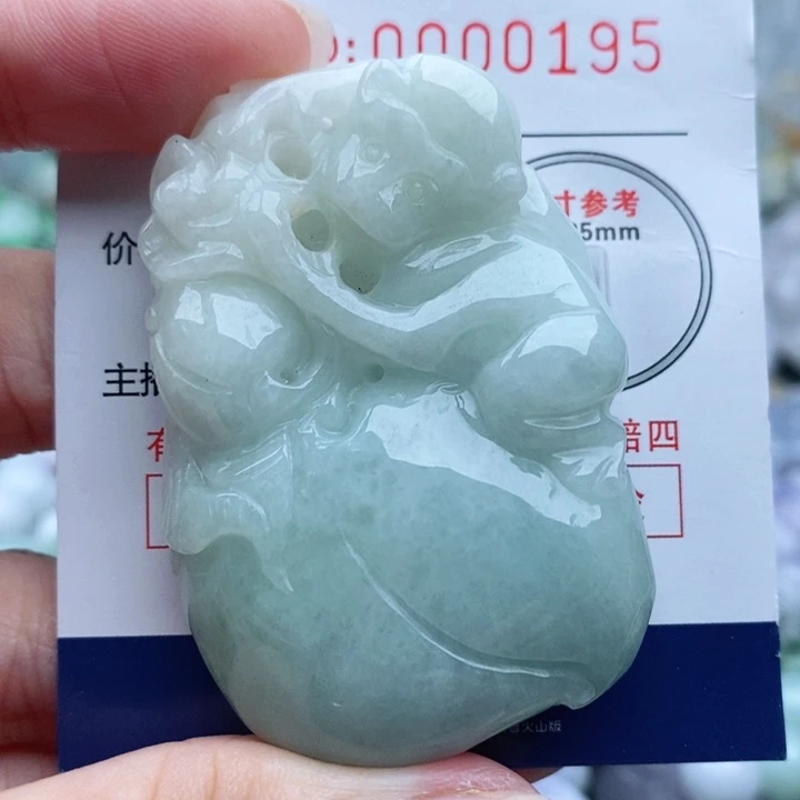 翡翠未镶嵌颈饰一