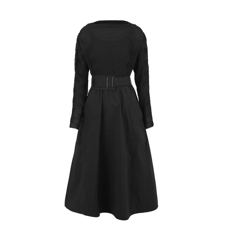 圣迪奥一字领收腰吊带两件套长袖连衣裙S221Z1208