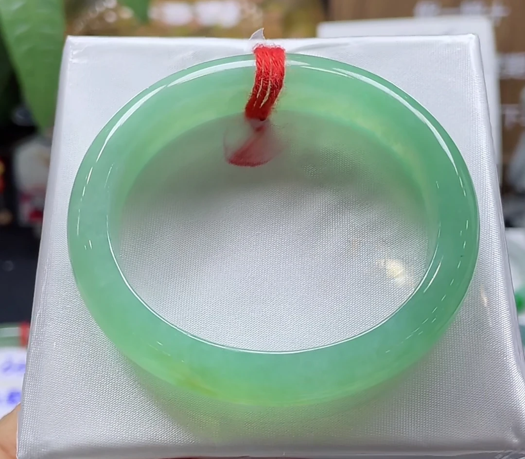 52-53圈冰甜绿贵妃翡翠手镯