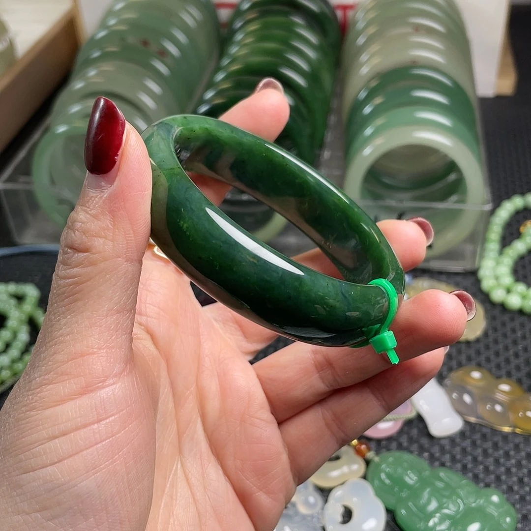 未镶嵌手镯和田玉（碧玉）
