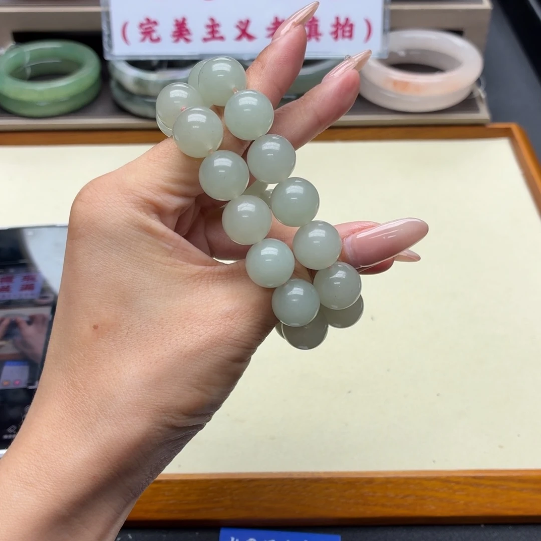 未镶嵌手镯石英质玉