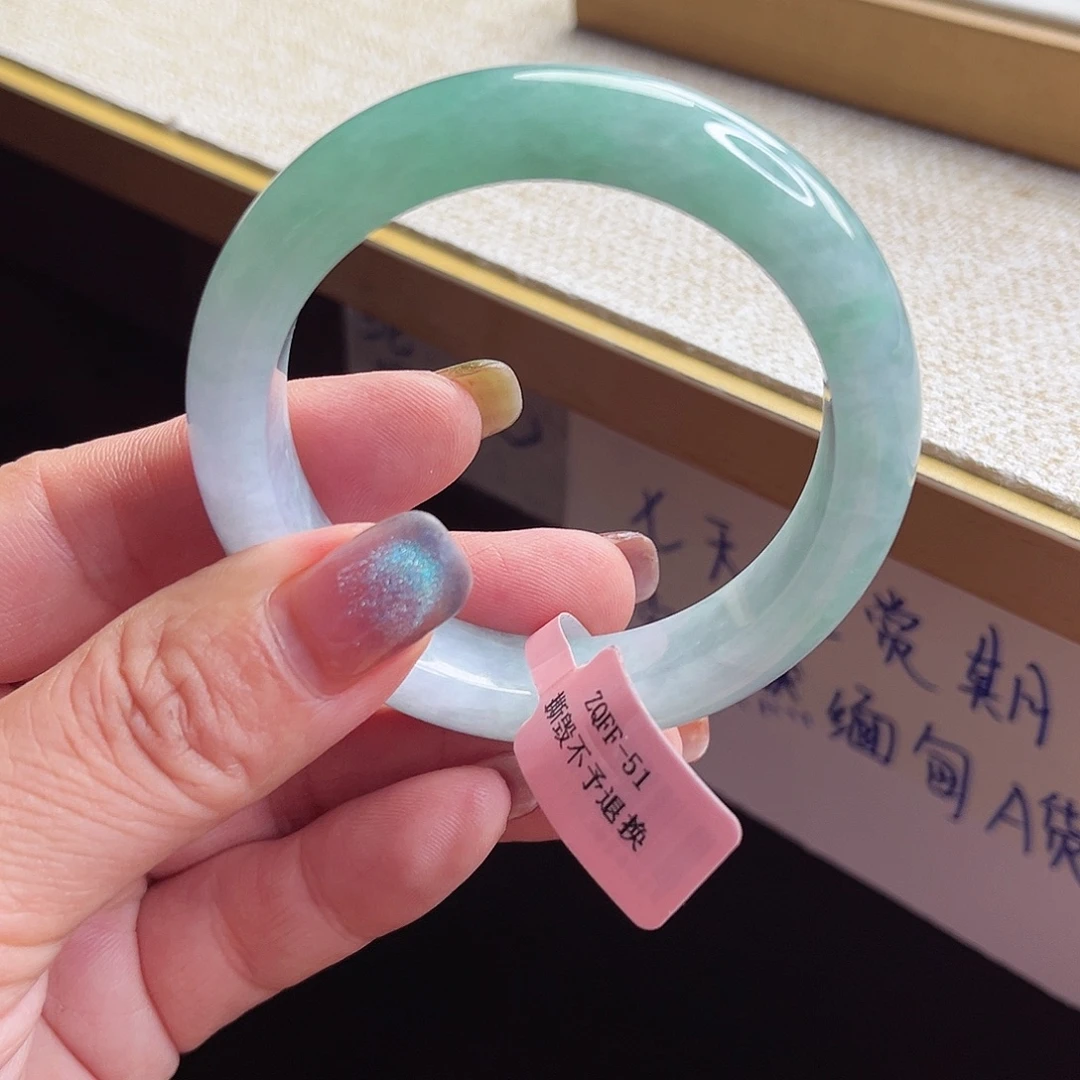 翡翠手镯未镶嵌手镯